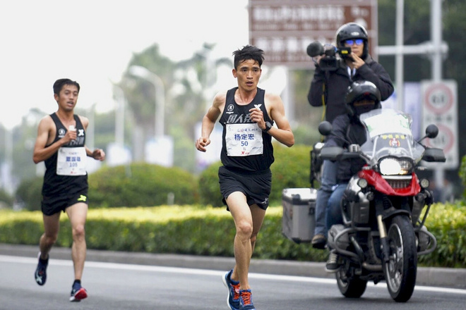 中国顶尖跑者的巅峰对决 厦马国内男女前三名独家专访