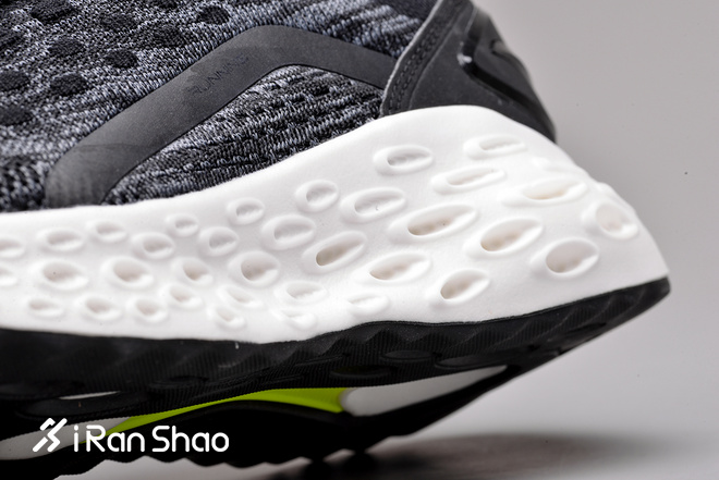 跑鞋 | 这双来自虫洞的跑鞋能激起你跑步的冲动吗?