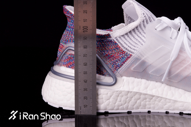 跑鞋 | 一双只有四个零件的跑鞋你敢穿吗？UltraBOOST 19 Refract评测