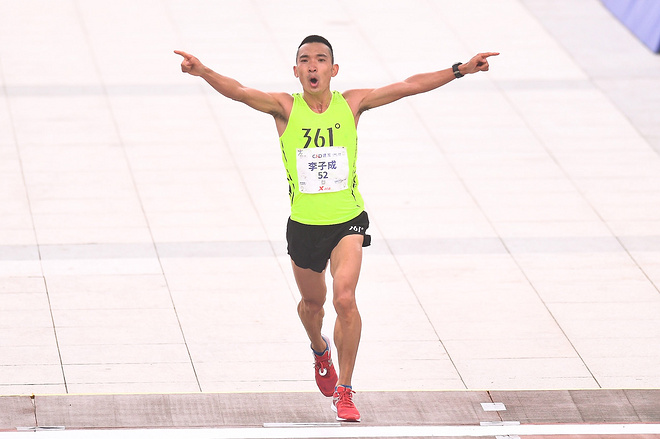 中国顶尖跑者的巅峰对决 厦马国内男女前三名独家专访