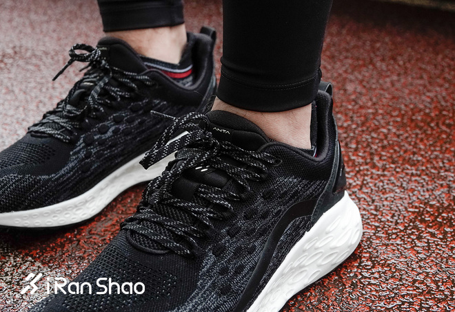 跑鞋 | 这双来自虫洞的跑鞋能激起你跑步的冲动吗?