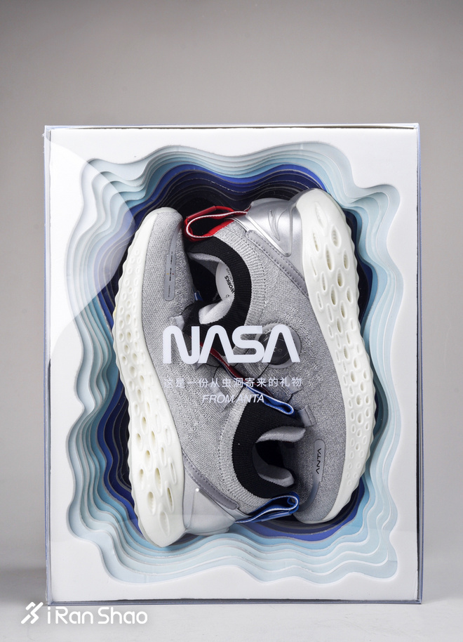 跑鞋 | 这双来自虫洞的跑鞋能激起你跑步的冲动吗?
