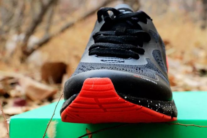 入门级跑者的福音：跑鞋也能时尚轻盈，潮流百搭