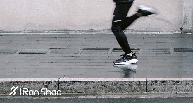 跑鞋 | 这双来自虫洞的跑鞋能激起你跑步的冲动吗?