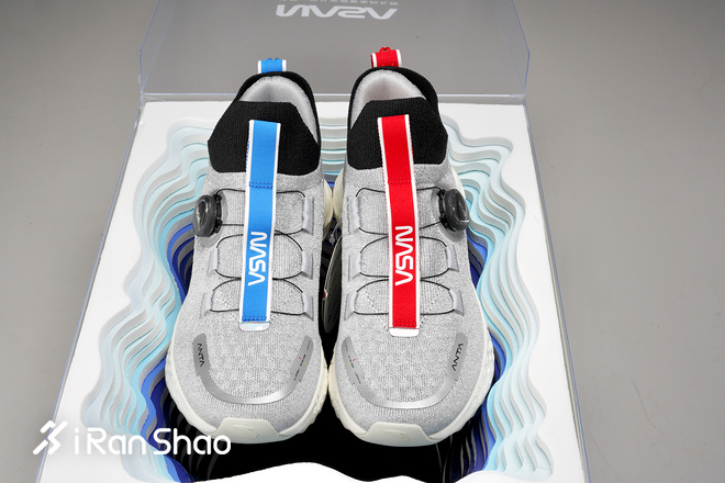 跑鞋 | 这双来自虫洞的跑鞋能激起你跑步的冲动吗?
