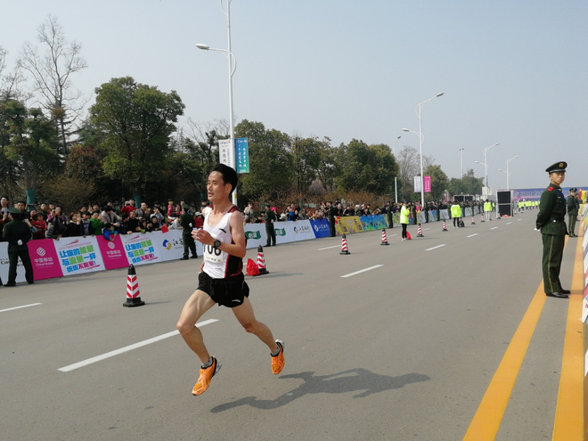 中国顶尖跑者的巅峰对决 厦马国内男女前三名独家专访