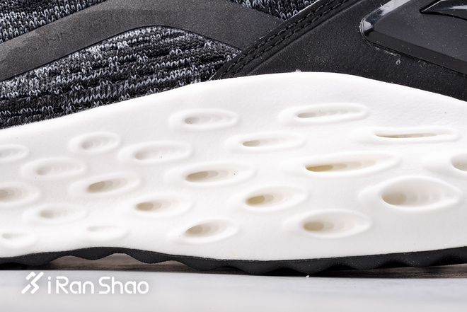 跑鞋 | 这双来自虫洞的跑鞋能激起你跑步的冲动吗?