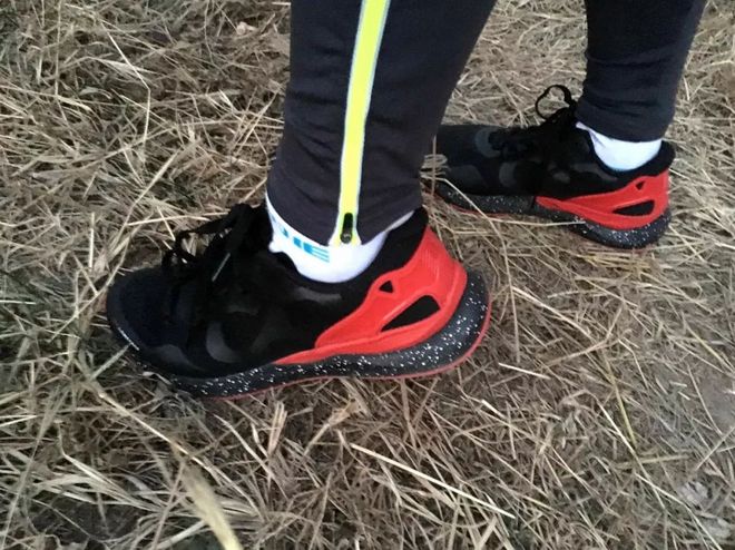 入门级跑者的福音：跑鞋也能时尚轻盈，潮流百搭