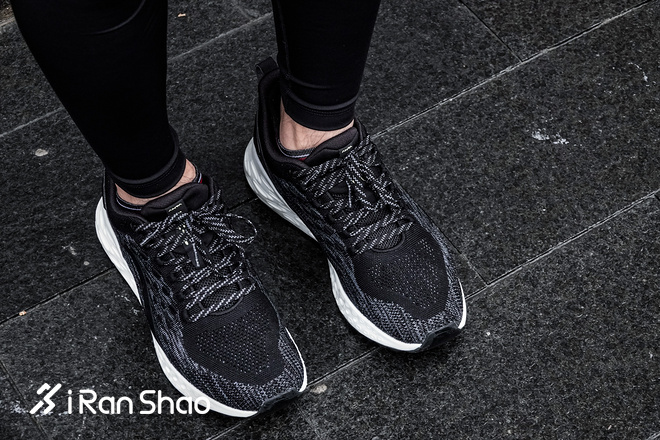 跑鞋 | 这双来自虫洞的跑鞋能激起你跑步的冲动吗?