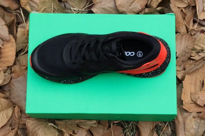 入门级跑者的福音：跑鞋也能时尚轻盈，潮流百搭