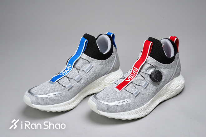 跑鞋 | 这双来自虫洞的跑鞋能激起你跑步的冲动吗?