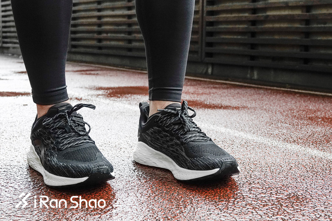 跑鞋 | 这双来自虫洞的跑鞋能激起你跑步的冲动吗?