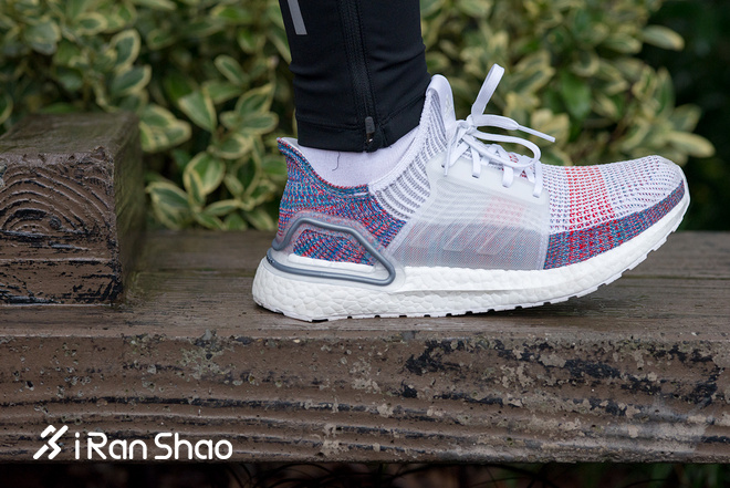 跑鞋 | 一双只有四个零件的跑鞋你敢穿吗？UltraBOOST 19 Refract评测
