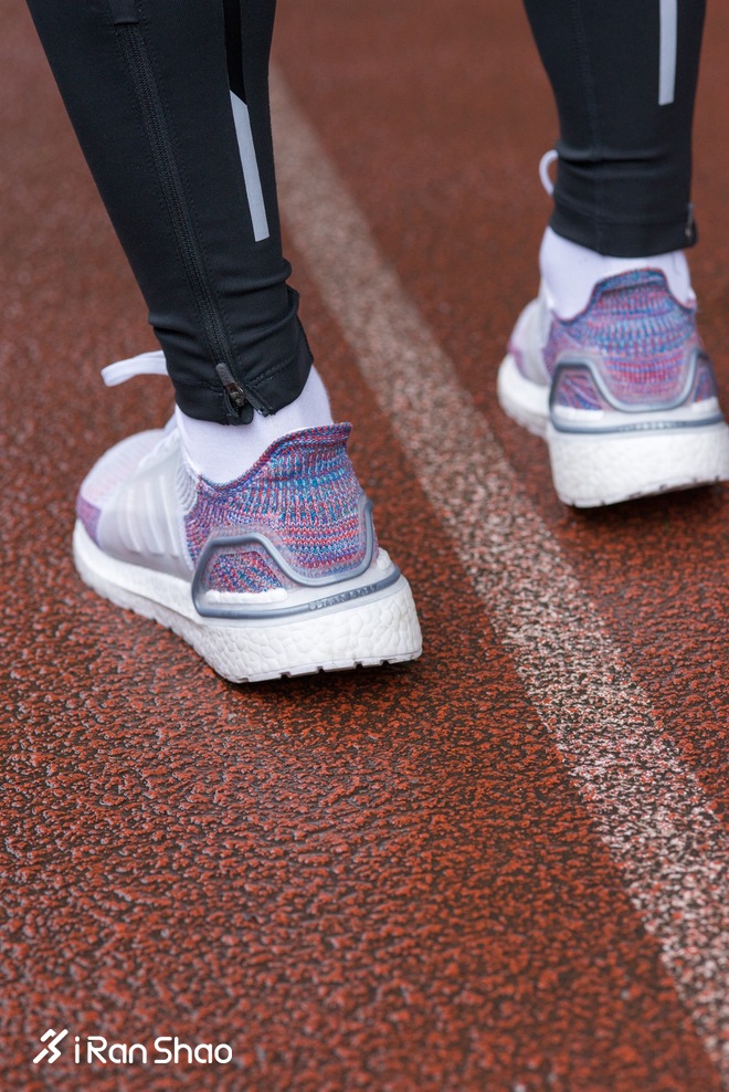跑鞋 | 一双只有四个零件的跑鞋你敢穿吗？UltraBOOST 19 Refract评测