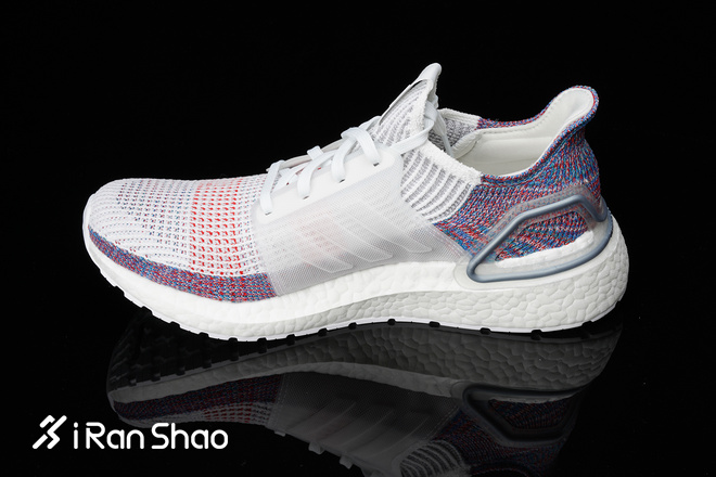 跑鞋 | 一双只有四个零件的跑鞋你敢穿吗？UltraBOOST 19 Refract评测