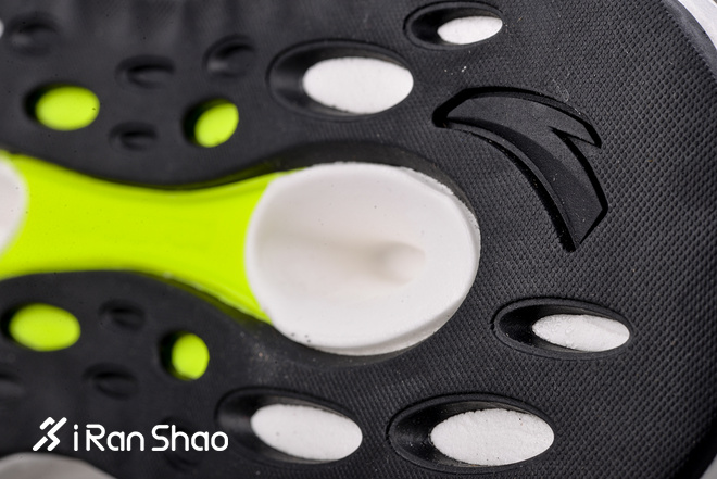 跑鞋 | 这双来自虫洞的跑鞋能激起你跑步的冲动吗?