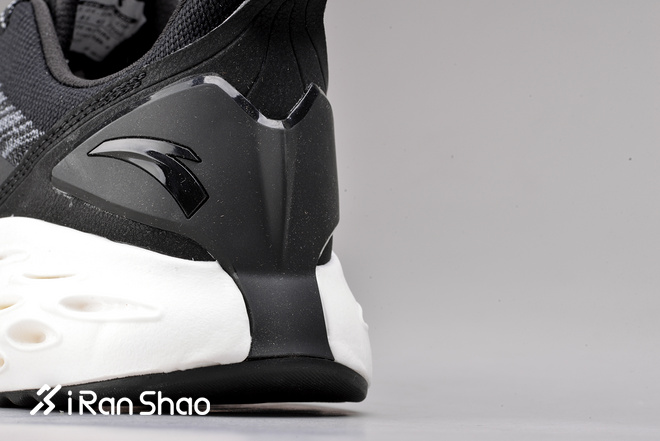 跑鞋 | 这双来自虫洞的跑鞋能激起你跑步的冲动吗?