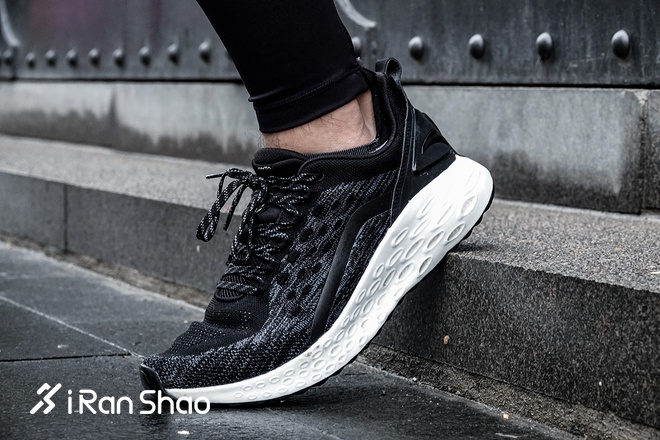 跑鞋 | 这双来自虫洞的跑鞋能激起你跑步的冲动吗?