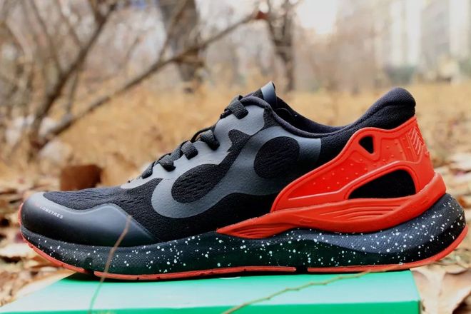 入门级跑者的福音：跑鞋也能时尚轻盈，潮流百搭