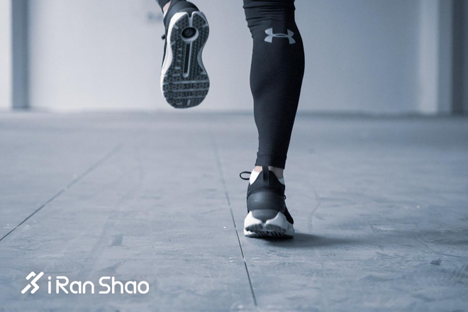 跑鞋 | 无穷与幻影：UA HOVR Infinite vs HOVR Phantom SE 极致缓冲的双重定义