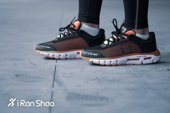 跑鞋 | 无穷与幻影：UA HOVR Infinite vs HOVR Phantom SE 极致缓冲的双重定义