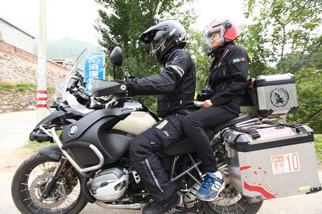 “汇跑，门百”, 同样的吸引力