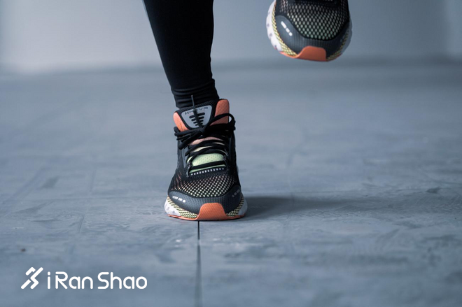 跑鞋 | 无穷与幻影：UA HOVR Infinite vs HOVR Phantom SE 极致缓冲的双重定义