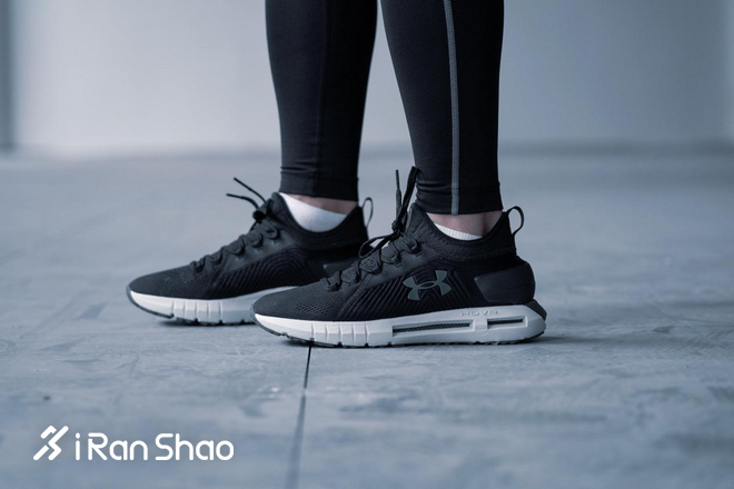 跑鞋 | 无穷与幻影：UA HOVR Infinite vs HOVR Phantom SE 极致缓冲的双重定义