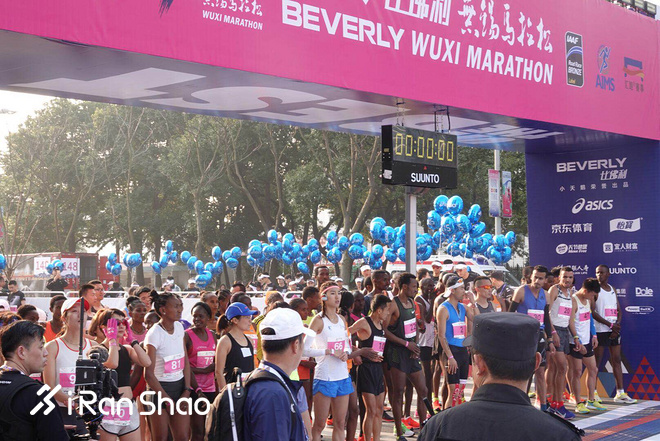 梅子黄雨时，参差三万跑者，百舸争流太湖畔丨2019无锡马拉松