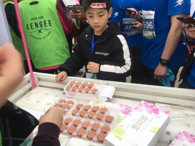 世界级绿道迎来“最美”半马，4000余人齐聚大学生樱花半程马拉松|2019武汉东湖绿道大学生樱花半马