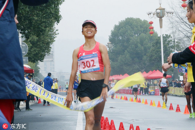 莫法拉成功卫冕、基普桑这次没有退赛丨跑圈十件事