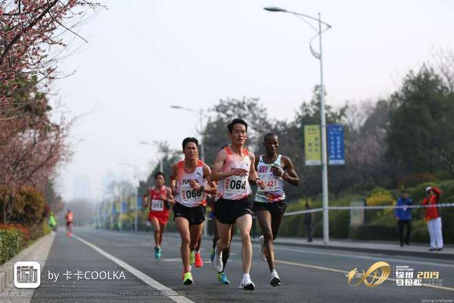 中国男子马拉松时隔十二年重回2小时10分丨跑圈十件事