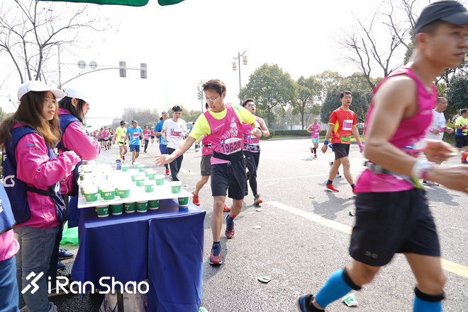 梅子黄雨时，参差三万跑者，百舸争流太湖畔丨2019无锡马拉松