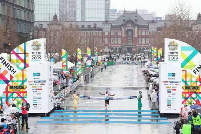 这一次他终于打破了世界纪录| 跑圈十件事