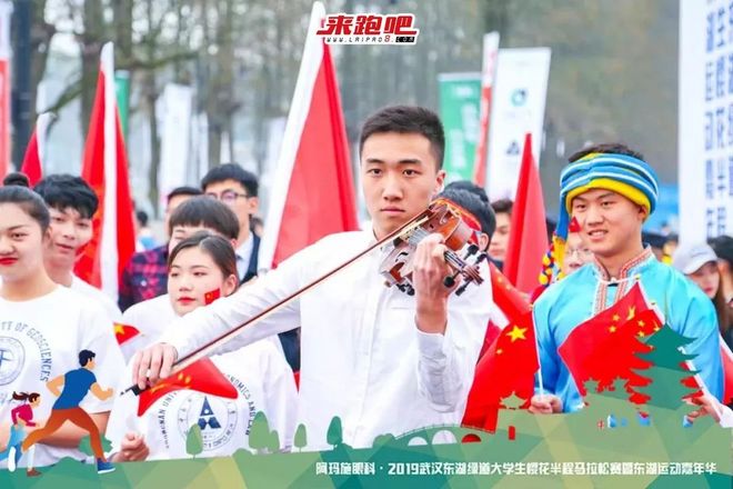 世界级绿道迎来“最美”半马，4000余人齐聚大学生樱花半程马拉松|2019武汉东湖绿道大学生樱花半马