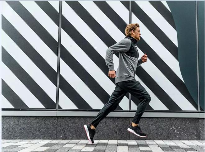 莫法拉成功卫冕、基普桑这次没有退赛丨跑圈十件事