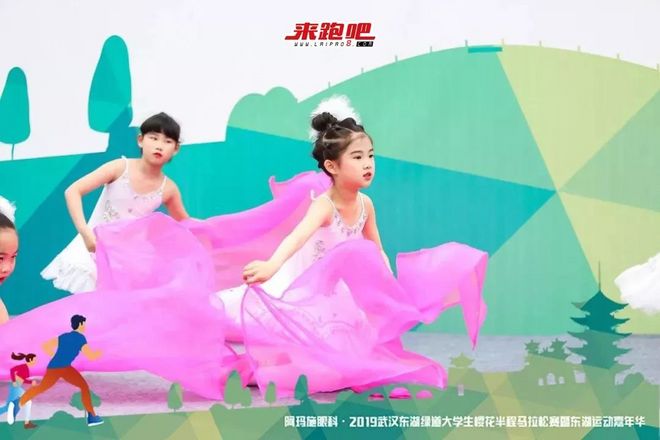 世界级绿道迎来“最美”半马，4000余人齐聚大学生樱花半程马拉松|2019武汉东湖绿道大学生樱花半马