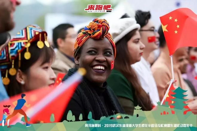 世界级绿道迎来“最美”半马，4000余人齐聚大学生樱花半程马拉松|2019武汉东湖绿道大学生樱花半马