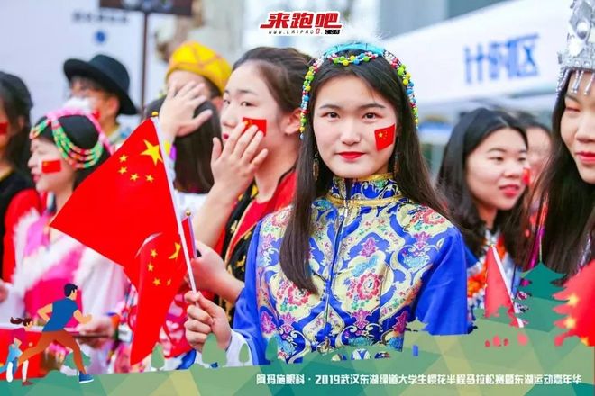 世界级绿道迎来“最美”半马，4000余人齐聚大学生樱花半程马拉松|2019武汉东湖绿道大学生樱花半马