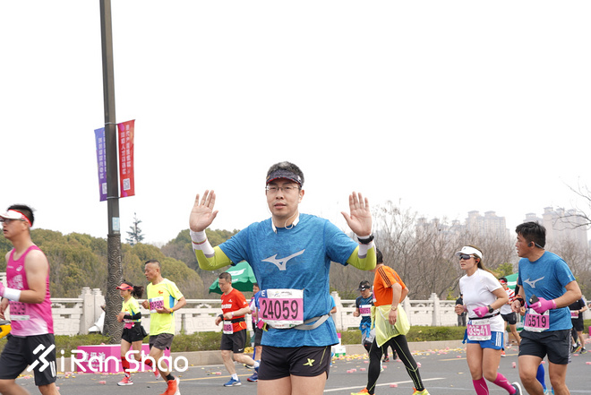 梅子黄雨时，参差三万跑者，百舸争流太湖畔丨2019无锡马拉松