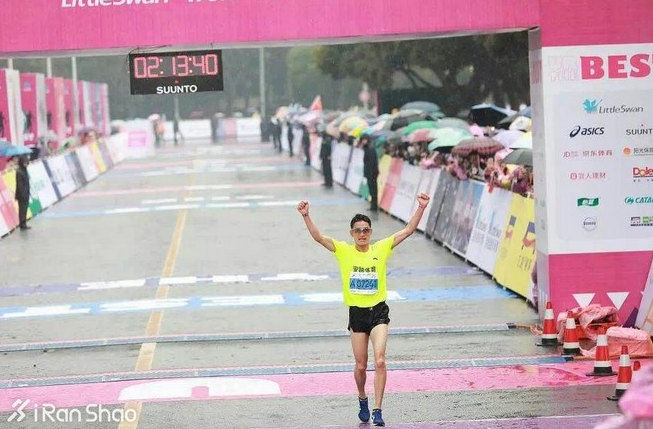 中国男子马拉松时隔十二年重回2小时10分丨跑圈十件事