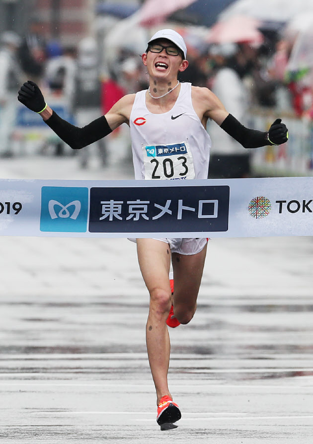 大迫杰东马退赛，东道国无人进2:10，日本马拉松复兴势头撞墙？