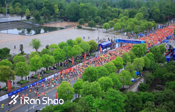 万人快闪歌颂祖国 “璧山孝子”受邀观赛丨2019璧山国际半马雨中开跑