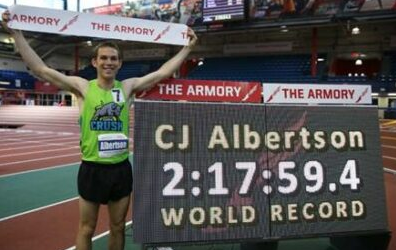 男子马拉松室内记录连续四年被刷新丨跑圈十件事