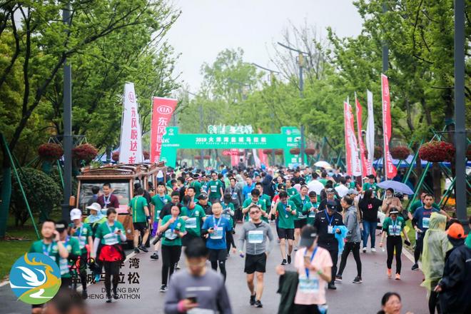 2019 大洋湾盐城马拉松鸣枪开跑，1.2万名跑友参加