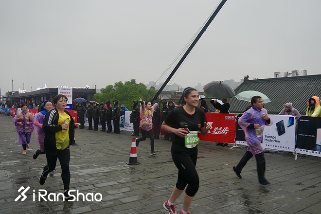 于西安城墙之上，跑一场中国风的马拉松