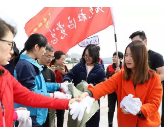 荣马Plogging沙滩公益跑 俯拾之间的改变