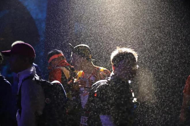 田径亚锦赛万米 多布杰亚洲第五丨跑圈十件事