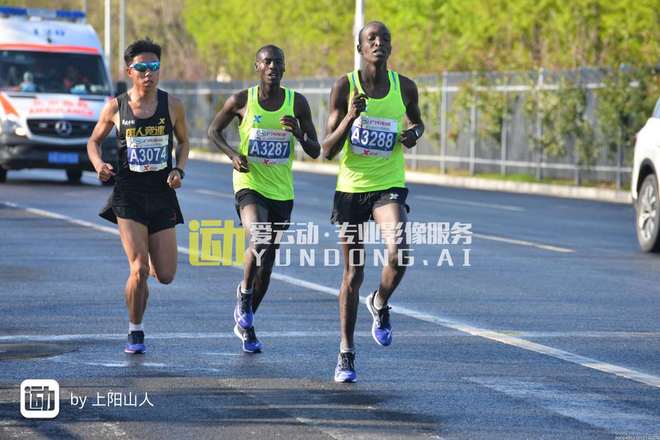 男子马拉松室内记录连续四年被刷新丨跑圈十件事