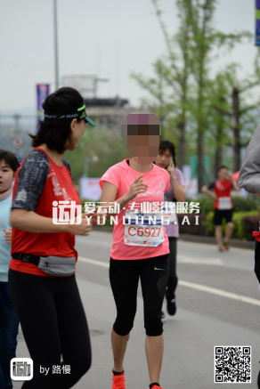 男子马拉松室内记录连续四年被刷新丨跑圈十件事